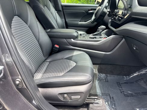 Used 2024 Toyota Highlander XSE AWD/4WD image 13