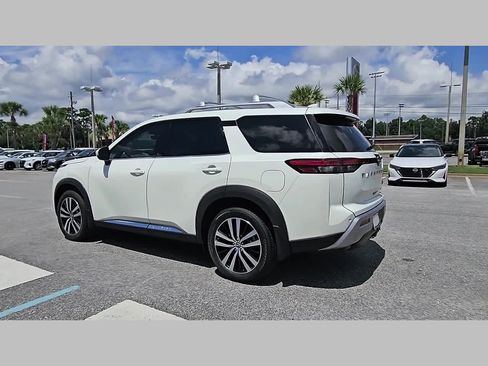 Used 2024 Nissan Pathfinder Platinum FWD image 29