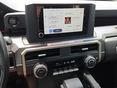 Certified 2025 Toyota Tacoma SR5 AWD/4WD image 18