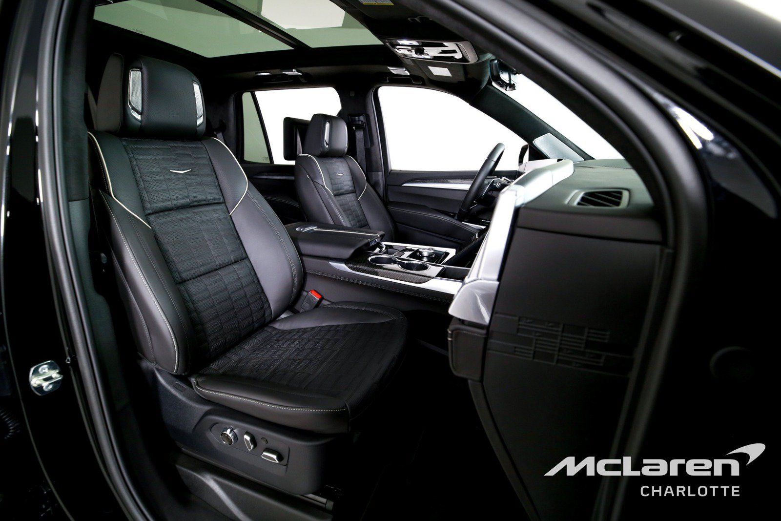 Used 2026 Cadillac Escalade V w/ LPO, ONYX Package AWD/4WD image 30