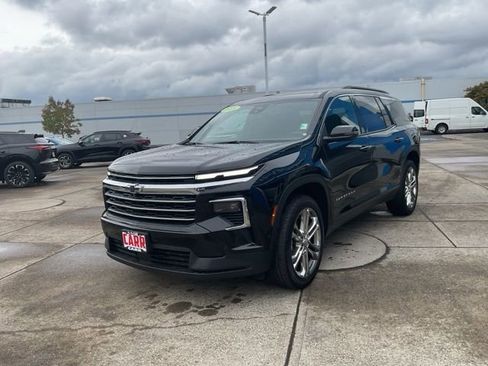 New 2025 Chevrolet Traverse LT w/ Enhanced Driving Package image 3