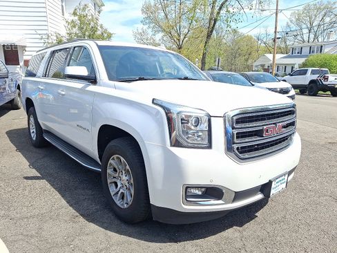 Used 2018 GMC Yukon XL SLT w/ Open Road Package AWD/4WD image 6