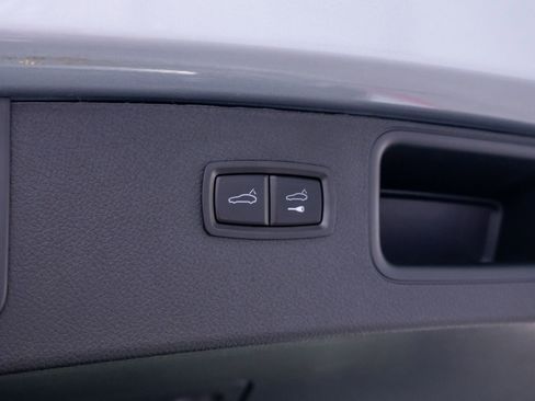 Certified 2026 Porsche Macan AWD/4WD image 33