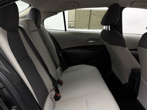 Used 2021 Toyota Corolla LE image 29