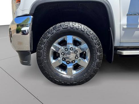 Used 2018 GMC Sierra 3500 SLE w/ SLE Preferred Package AWD/4WD image 9
