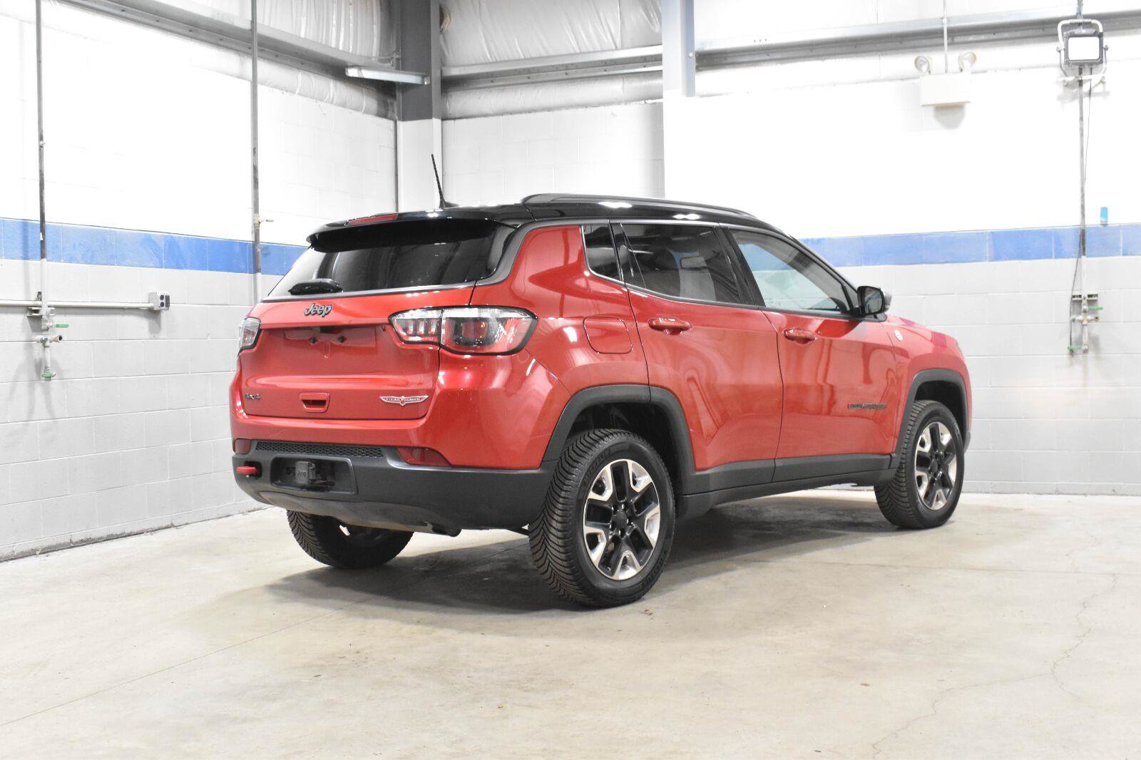 Used 2017 Jeep Compass Trailhawk w/ Leather Interior Group AWD/4WD image 27