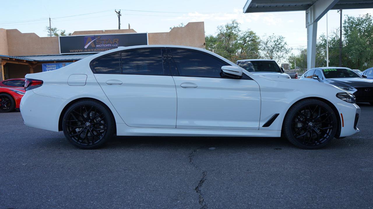 Used 2023 BMW 530i xDrive w/ M Sport Package AWD/4WD image 2