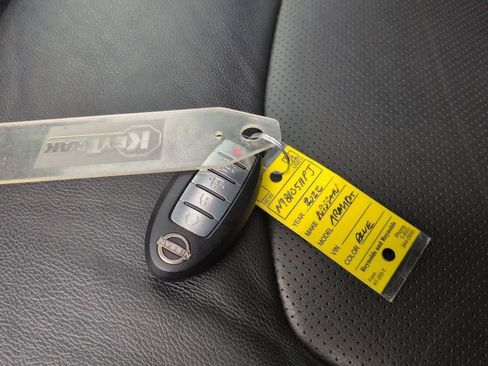 Used 2022 Nissan Armada SL w/ Captain's Chairs Package image 35