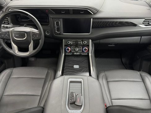 Used 2024 GMC Yukon XL Denali w/ Advanced Technology Package RWD image 2