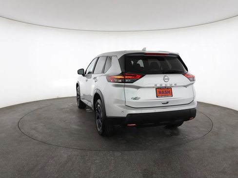 Used 2025 Nissan Rogue SV image 10
