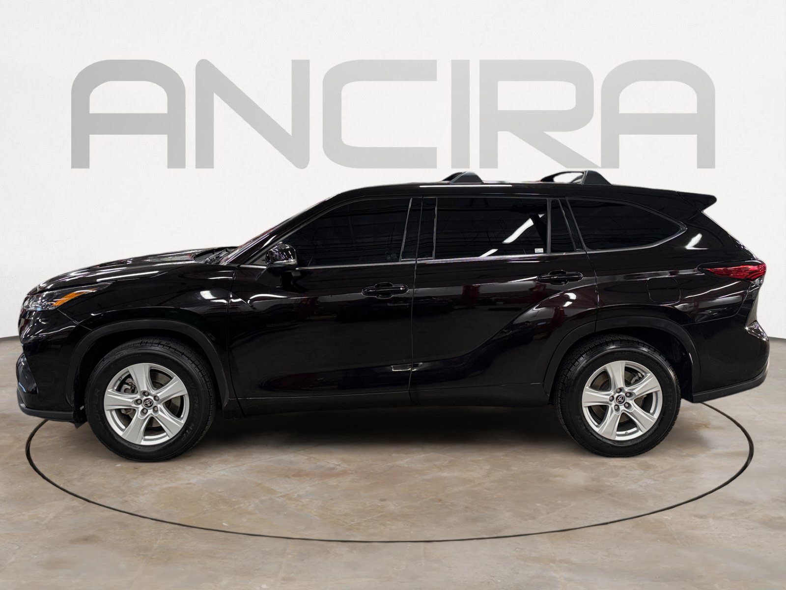 Used 2022 Toyota Highlander LE FWD image 8
