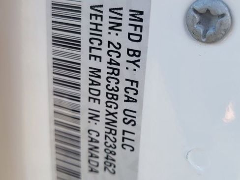 Used 2022 Chrysler Pacifica Touring-L image 38