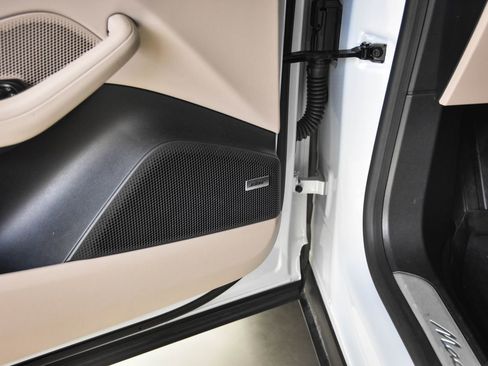 Certified 2025 Porsche Macan 4 Electric image 20