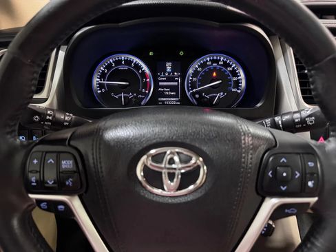 Used 2015 Toyota Highlander Limited Platinum AWD/4WD image 13