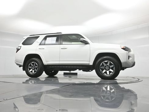 Used 2022 Toyota 4Runner TRD Off-Road Premium AWD/4WD image 4