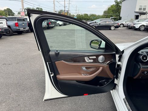 Used 2017 Mercedes-Benz E 300 4MATIC image 10