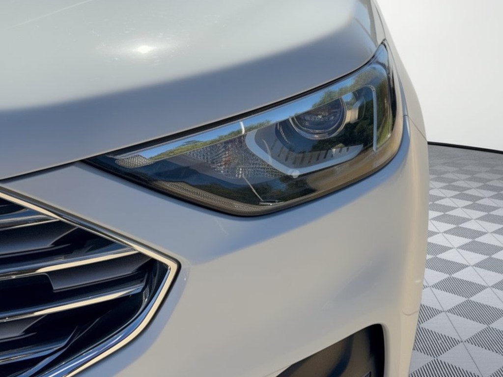 Used 2020 Ford Edge SE FWD image 11
