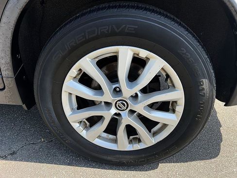 Used 2018 Nissan Rogue SV w/ Sun & Sound Touring Package AWD/4WD image 10