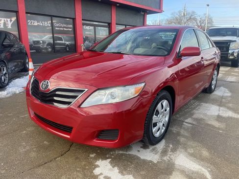 Used 2011 Toyota Camry LE FWD image 1