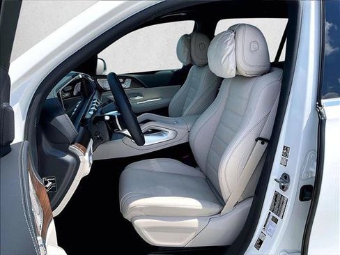 New 2026 Mercedes-Benz GLS 580 4MATIC image 11