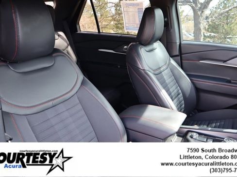 Used 2025 Ford Explorer ST-Line w/ Premium Package image 31