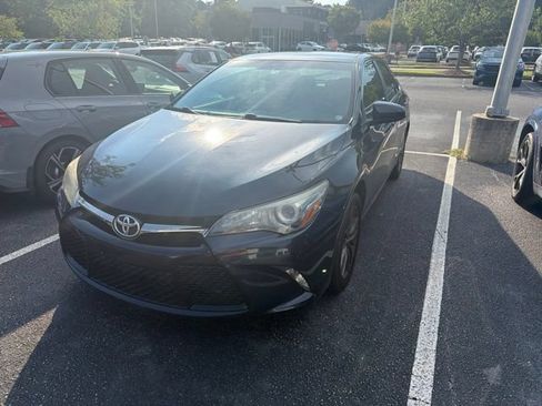 Used 2017 Toyota Camry SE FWD image 1