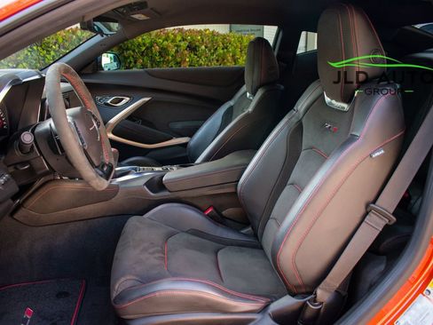 Used 2022 Chevrolet Camaro ZL1 RWD image 8