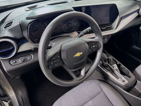 Used 2024 Chevrolet Trax LS w/ LS Convenience Package FWD image 12