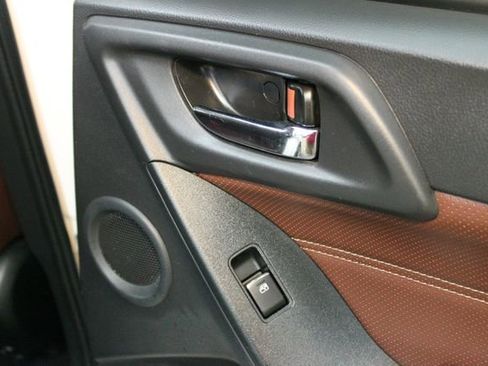 Used 2018 Subaru Forester 2.5i Touring image 12