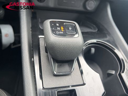 Used 2024 Nissan Rogue S image 42