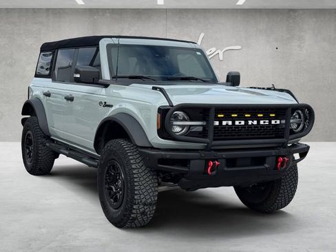 Used 2023 Ford Bronco Wildtrak image 2