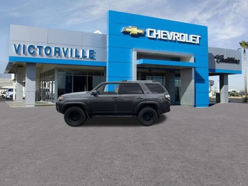 Used 2022 Toyota 4Runner SR5 Premium w/ Moonroof Package AWD/4WD image 9