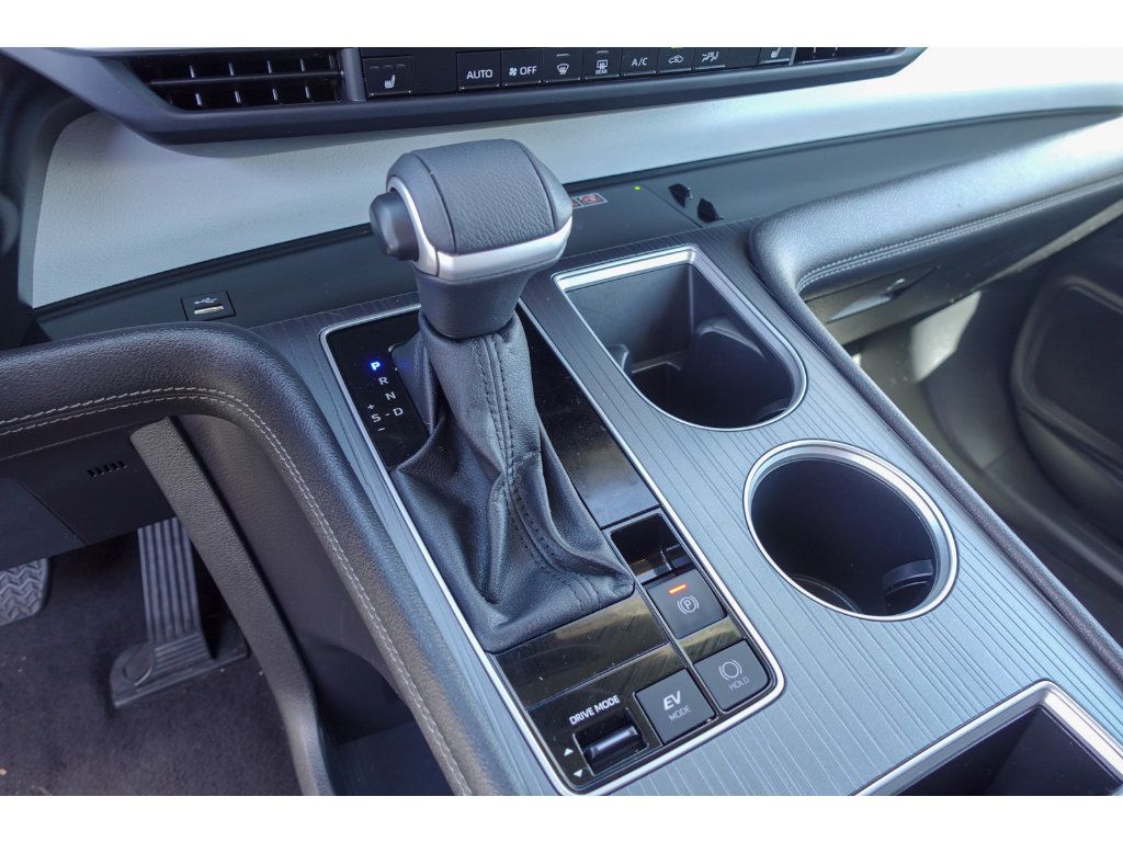 Certified 2026 Toyota Sienna XLE FWD image 20