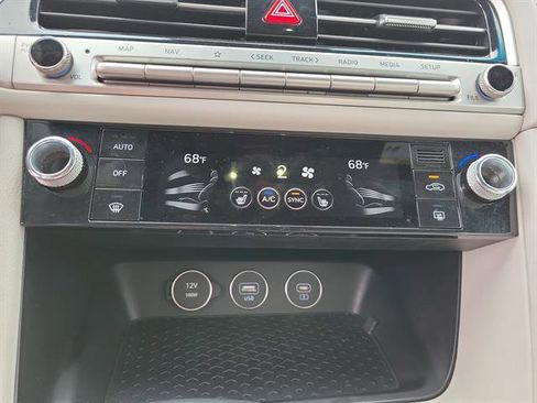 Used 2024 Genesis G70 2.5T image 11