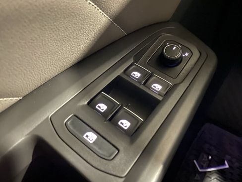 Used 2023 Volkswagen Atlas Cross Sport SE FWD image 9