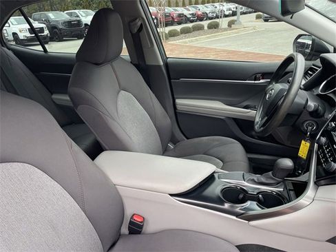 Used 2020 Toyota Camry LE image 25