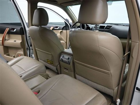 Used 2010 Toyota Highlander Limited image 24