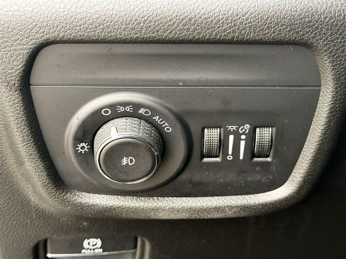 Used 2024 Jeep Grand Cherokee Limited image 36