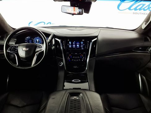 Used 2017 Cadillac Escalade Platinum AWD/4WD image 9