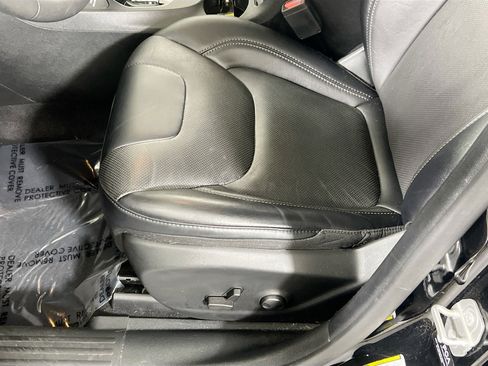 Used 2022 Jeep Cherokee Limited image 18