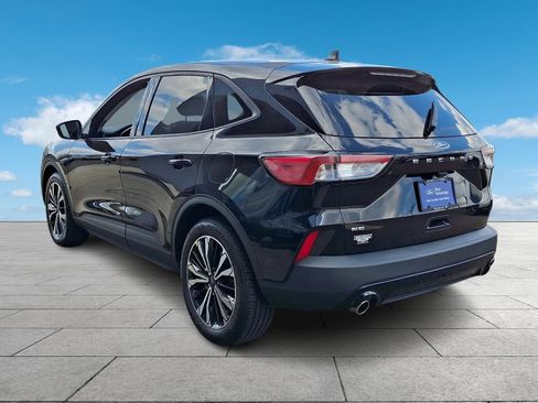 Used 2022 Ford Escape SE w/ SE Sport Appearance Package image 4
