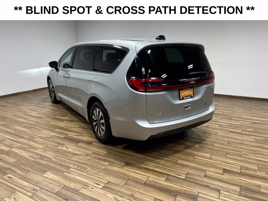 Used 2024 Chrysler Pacifica Limited FWD image 7