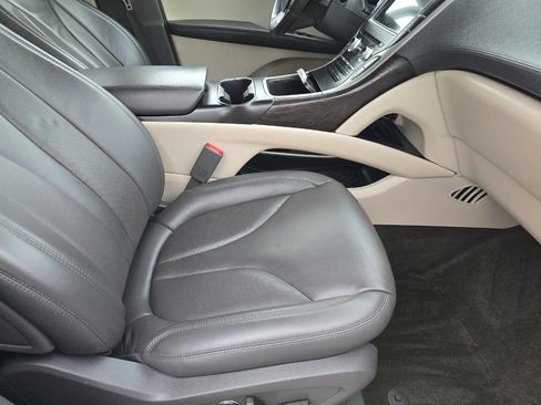 Used 2019 Lincoln Nautilus Select image 33