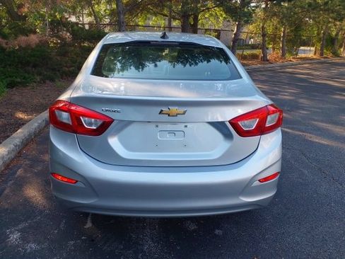 Used 2017 Chevrolet Cruze LS FWD image 6