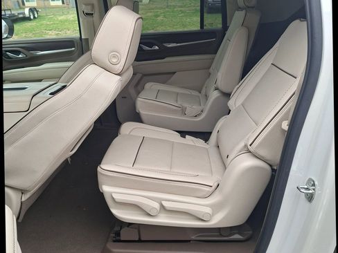 Used 2023 GMC Yukon XL Denali image 8