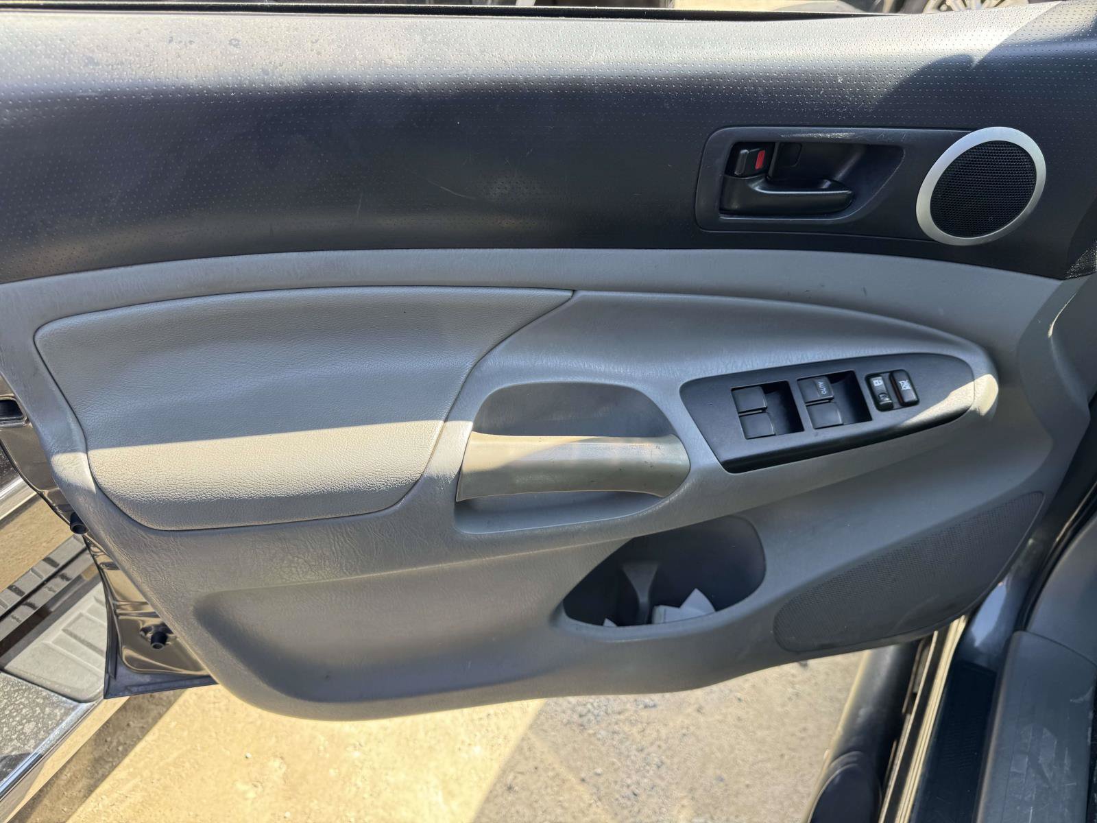 Used 2015 Toyota Tacoma 4x4 Double Cab w/ TRD Off-Road Package image 13