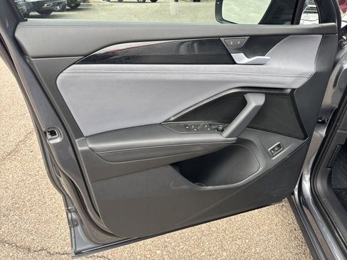 New 2026 Volkswagen Tiguan SE image 12