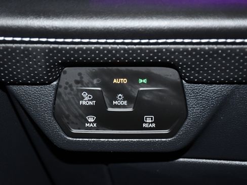 Used 2024 Volkswagen Atlas Cross Sport SEL Premium R-Line AWD/4WD image 35