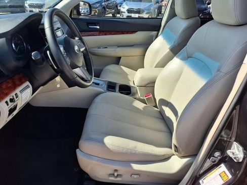 Used 2011 Subaru Outback 2.5i Limited w/ PWR Moonroof Pkg image 6