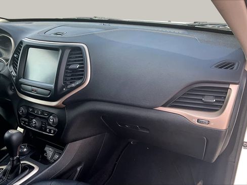 Used 2017 Jeep Cherokee Limited AWD/4WD image 18